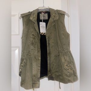 zara green vest